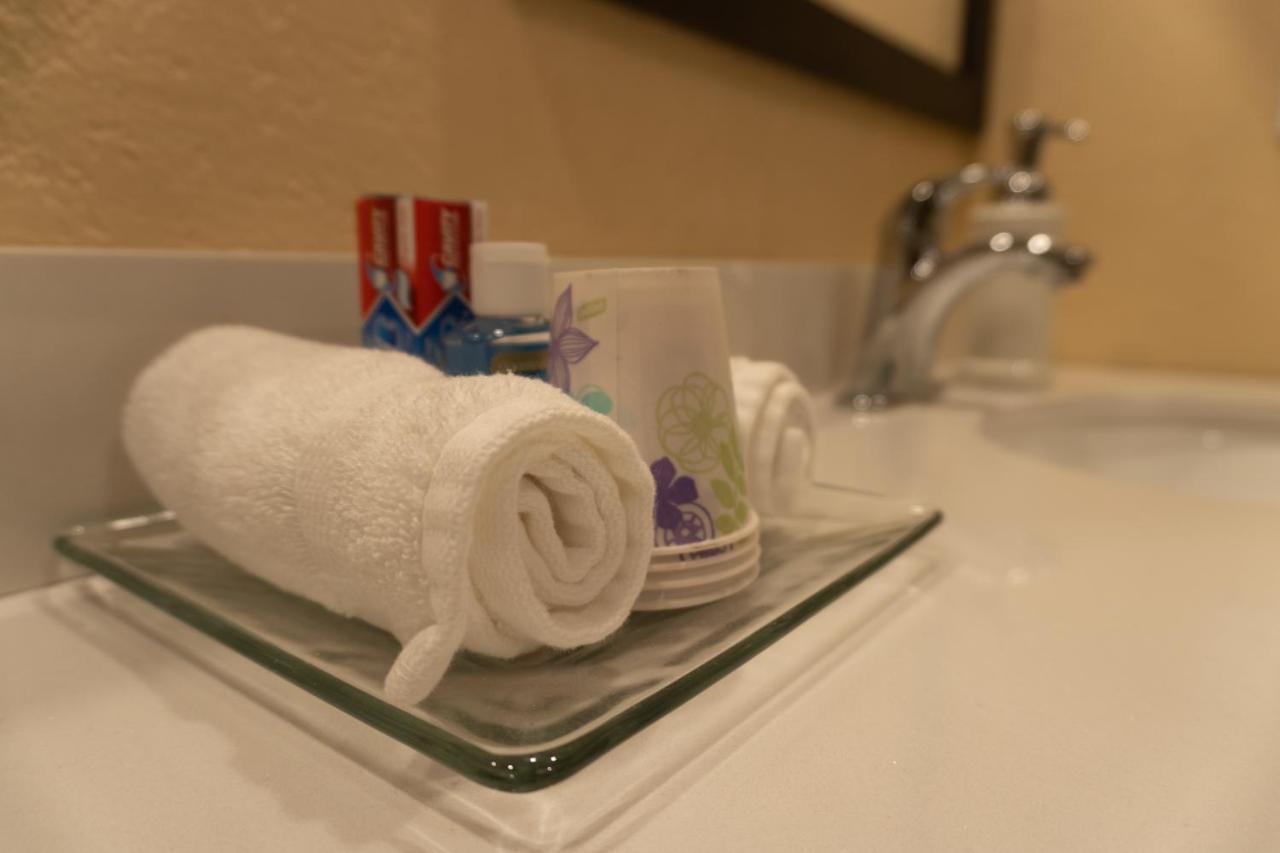 אנקורג' Trinity Escapes - Two Bedroom Two Bathroom Full Apartment Near Airport מראה חיצוני תמונה