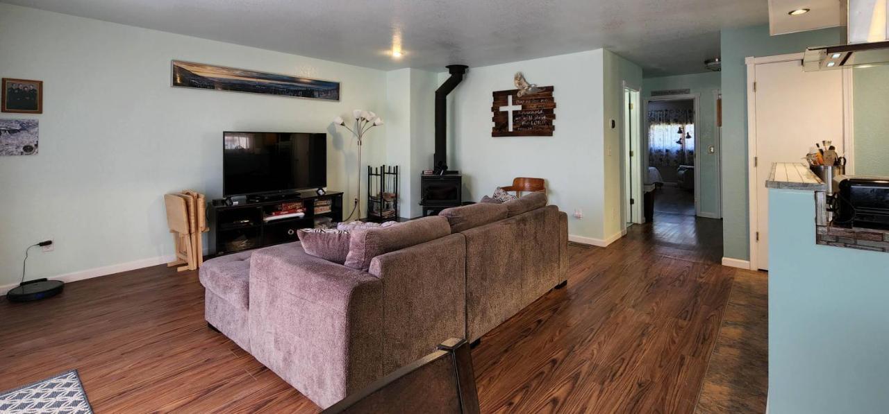 אנקורג' Trinity Escapes - Two Bedroom Two Bathroom Full Apartment Near Airport מראה חיצוני תמונה