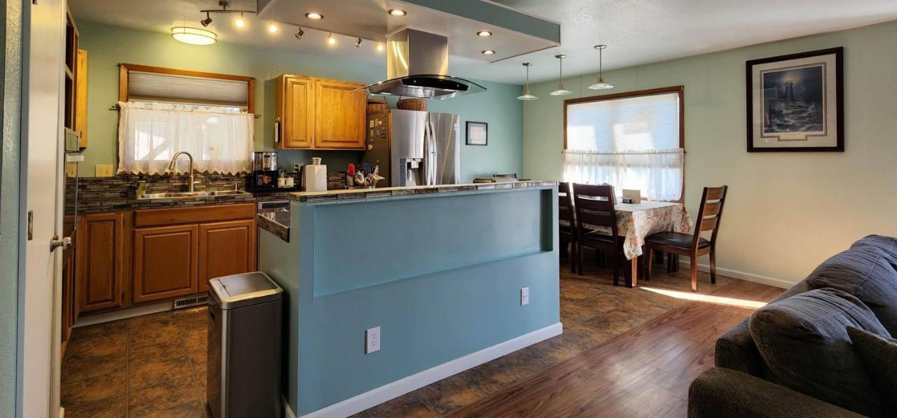 אנקורג' Trinity Escapes - Two Bedroom Two Bathroom Full Apartment Near Airport מראה חיצוני תמונה