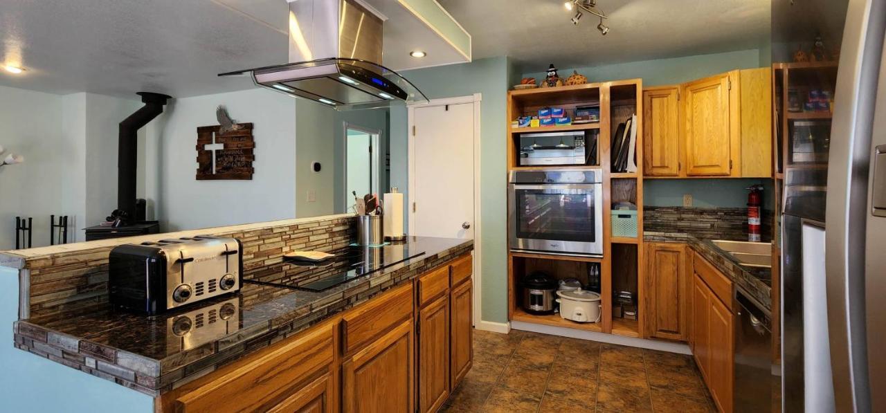 אנקורג' Trinity Escapes - Two Bedroom Two Bathroom Full Apartment Near Airport מראה חיצוני תמונה