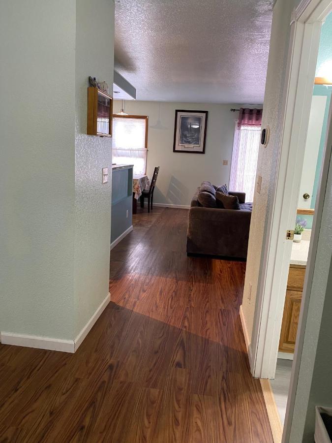 אנקורג' Trinity Escapes - Two Bedroom Two Bathroom Full Apartment Near Airport מראה חיצוני תמונה