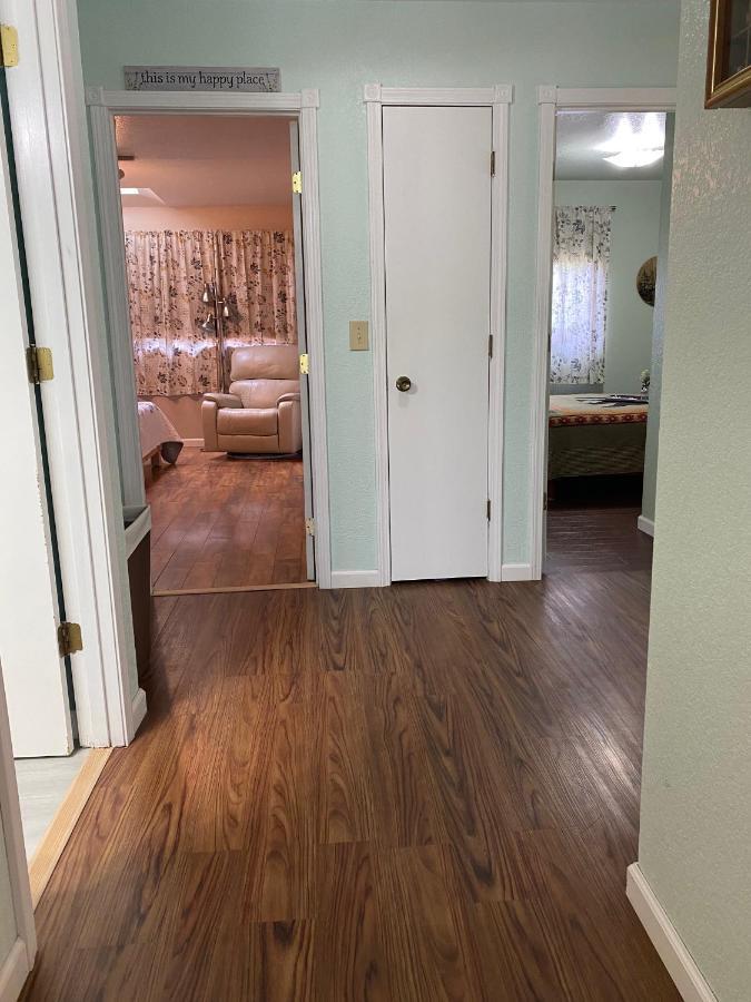 אנקורג' Trinity Escapes - Two Bedroom Two Bathroom Full Apartment Near Airport מראה חיצוני תמונה
